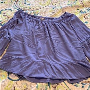 Off the shoulder 80s style shoulder